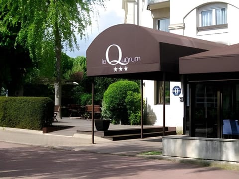 HOTEL QUORUM Hotel in Saint-Cloud