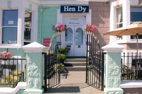 Hen Dy Bed and Breakfast in Llandudno
