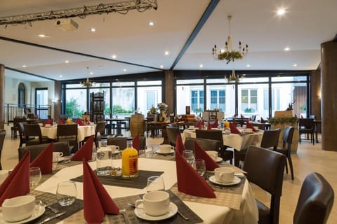 Domaine des Thômeaux, The Originals Relais Hotel in Centre-Val de Loire