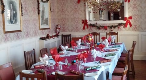 Neuadd Arms Hotel Hotel in Treflys