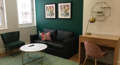 HOF - 100 Kings Road Apartments Hotel in Reading