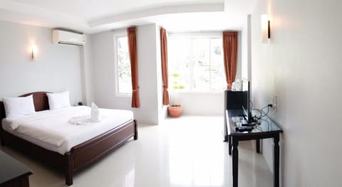 J Holiday Inn Hotel in Krabi Changwat