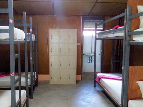 Chill Chill Long Beach Hostel Hostel in Sala Dan