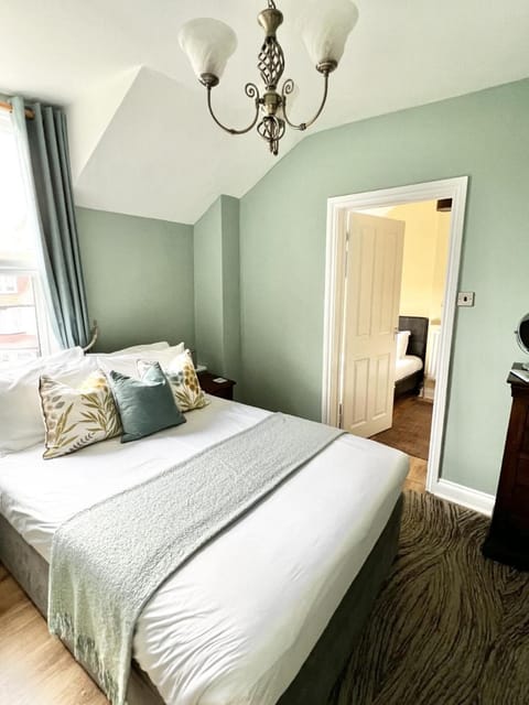 Devon House Guest House Bed and Breakfast in Paignton