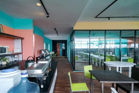 Sans Sunset Point Seminyak Hotel in Kuta