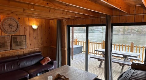 Au Fil de l'Eau Hotel in Normandy