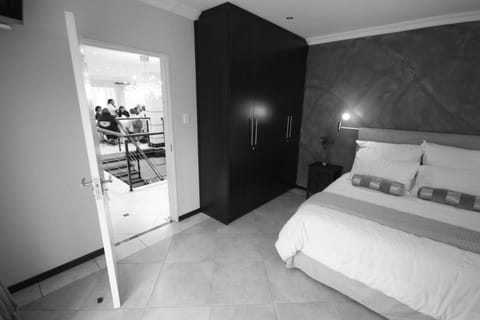 Lumley's Place Guesthouse Bed and Breakfast in Cape Town