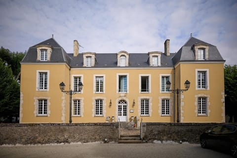 Hôtel du Château Bois Guibert Bed and Breakfast in Centre-Val de Loire