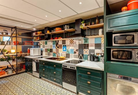 B&B HOME Paris Mairie de Saint-Ouen Apartment hotel in Saint-Denis, France