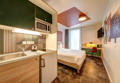 B&B HOME Paris Mairie de Saint-Ouen Apartment hotel in Saint-Denis, France