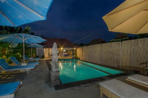 Amora Hut's Campground/ 
RV Resort in Nusapenida