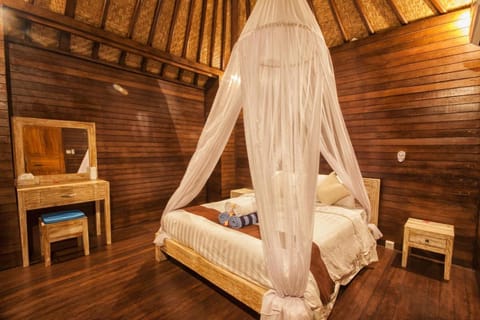 Amora Hut's Campground/ 
RV Resort in Nusapenida