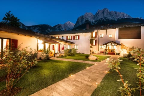 Bayern Resort Hotel - Adults only - mit Zugspitzblick - Eibsee-Nähe - Wellnessbereich - Naturpool im Sommer Hotel in Grainau