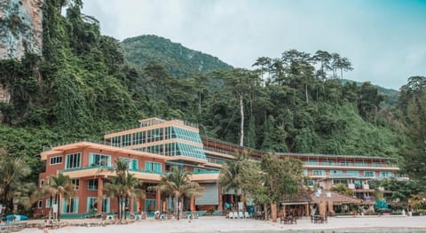 Phi Phi Cliff Beach Resort Hotel in Krabi Changwat