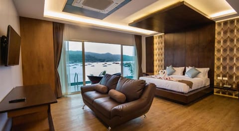 Phi Phi Cliff Beach Resort Hotel in Krabi Changwat