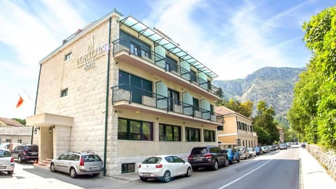 Hotel Porto In Hotel in Kotor