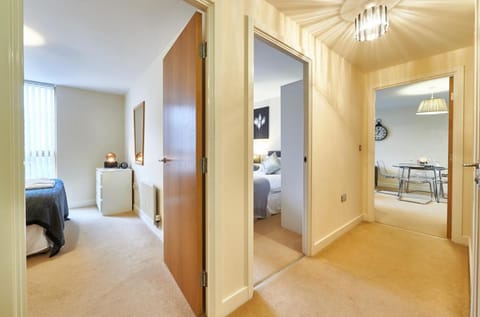 ShortstayMK Vizion apartments, with free superfast wi-fi, parking Apartment in Milton Keynes