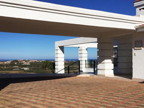 Fly Me To The Moon Guesthouse Bed and Breakfast in Western Cape