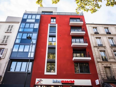 Les Appartements Paris Clichy Hotel in Clichy