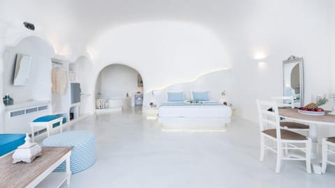 Maregio Suites Hotel in Oia