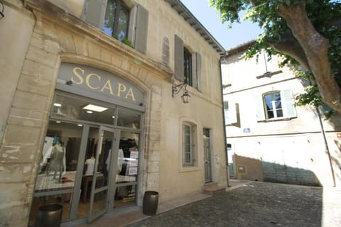 Studios entre le Pont d'Avignon et le Palais des Papes - AC clim parking Apartment in Avignon