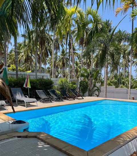 Khaolak Hillside Villa Hotel in Khuekkhak