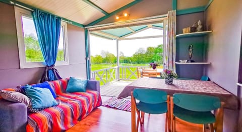 Au Bonheur Nomade Bed and Breakfast in Normandy