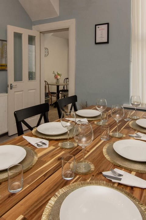 147 The Residence - 5 Bedrooms - Free Parking - Belfast Vacation rental in Belfast