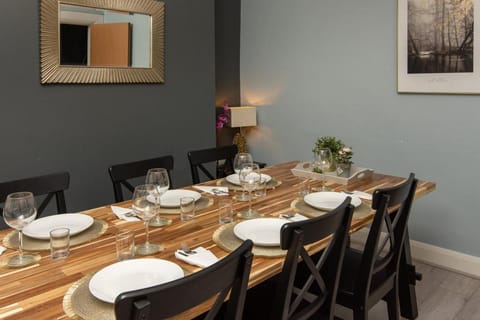 147 The Residence - 5 Bedrooms - Free Parking - Belfast Vacation rental in Belfast