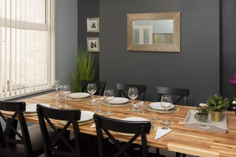 147 The Residence - 5 Bedrooms - Free Parking - Belfast Vacation rental in Belfast