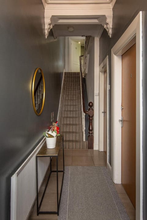 147 The Residence - 5 Bedrooms - Free Parking - Belfast Vacation rental in Belfast