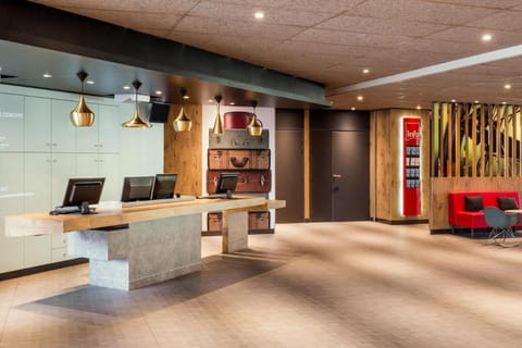 ibis Saint Quentin en Yvelines - Velodrome Hotel in Montigny-le-Bretonneux