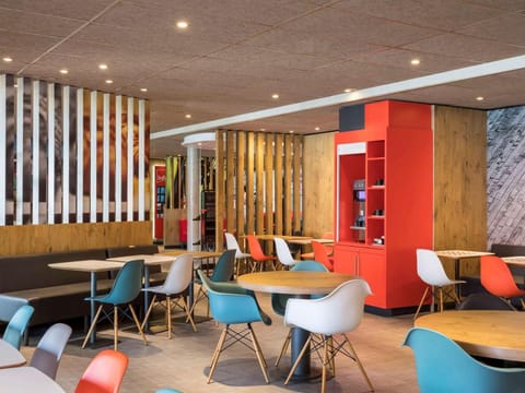 ibis Saint Quentin en Yvelines - Velodrome Hotel in Montigny-le-Bretonneux