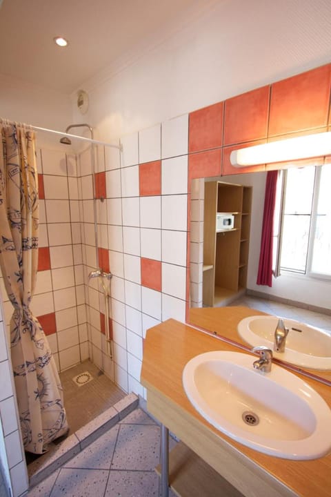 Auberge Internationale Des Jeunes Hostel in Paris