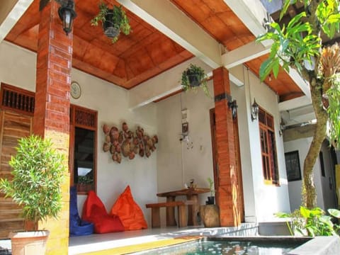 Halaman Depan Hostel Hotel in Sukawati