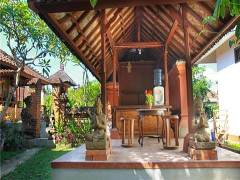 Halaman Depan Hostel Hotel in Sukawati