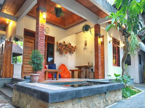 Halaman Depan Hostel Hotel in Sukawati