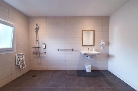 KYRIAD DIRECT TOULON OUEST - La Seyne sur Mer Hotel in La Seyne-sur-Mer