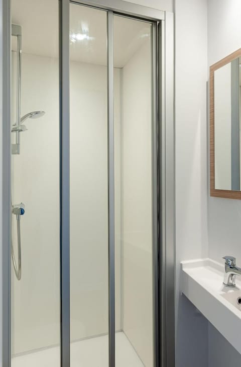 KYRIAD DIRECT TOULON OUEST - La Seyne sur Mer Hotel in La Seyne-sur-Mer