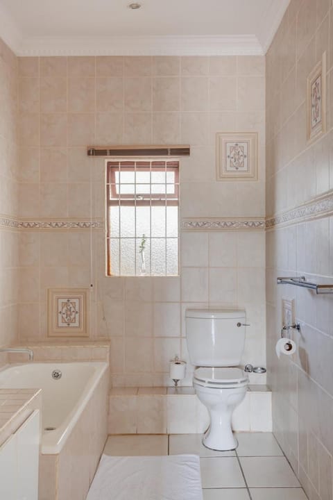 Beautiful Abalone Bed and Breakfast in Hermanus