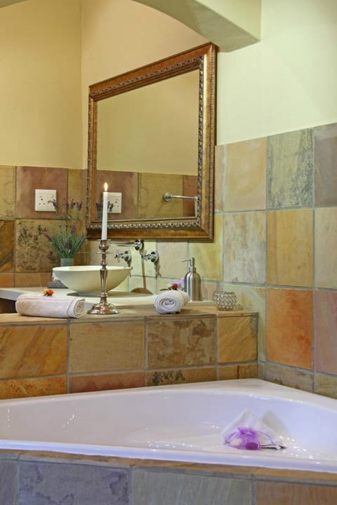 Shangri-La Manor Bed and Breakfast in Western Cape