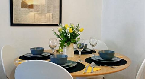 In City Centre / Parking / Private Entrance Apartment in Belfast