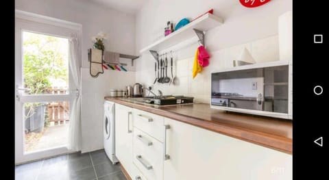 In City Centre / Parking / Private Entrance Apartment in Belfast