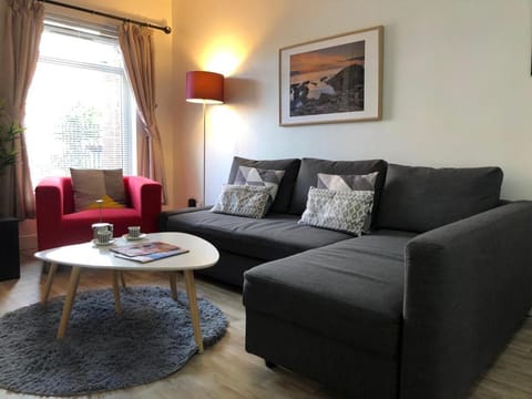 In City Centre / Parking / Private Entrance Apartment in Belfast