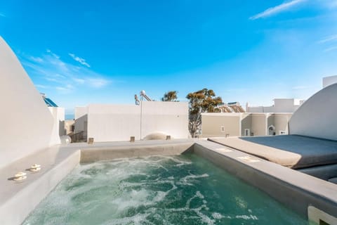 Oasis Suites Fira Hotel in Thera