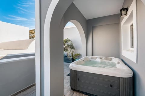 Oasis Suites Fira Hotel in Thera