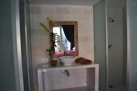 Asung Guesthouse Bed and Breakfast in North Kuta