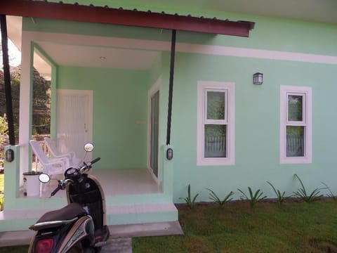 Lanta Triple Novel Bed and Breakfast in Sala Dan