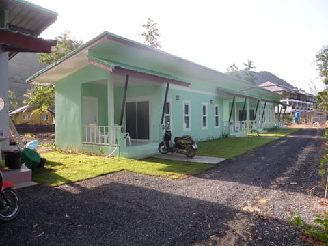 Lanta Triple Novel Bed and Breakfast in Sala Dan