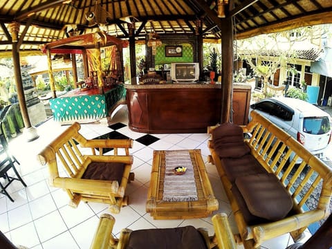 Surf Doggie Inn Hotel in Kuta